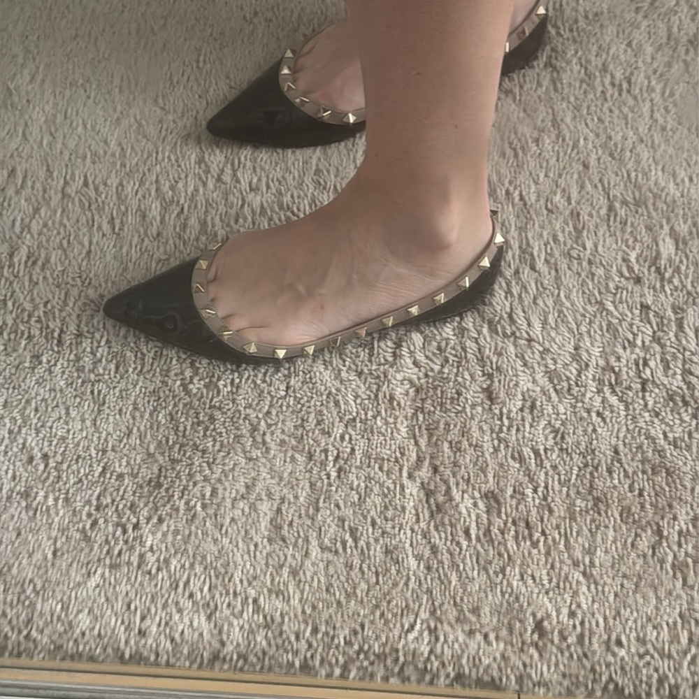 VALENTINO PATENT ROCKSTUD BALLET FLAT - Picture 2 of 6